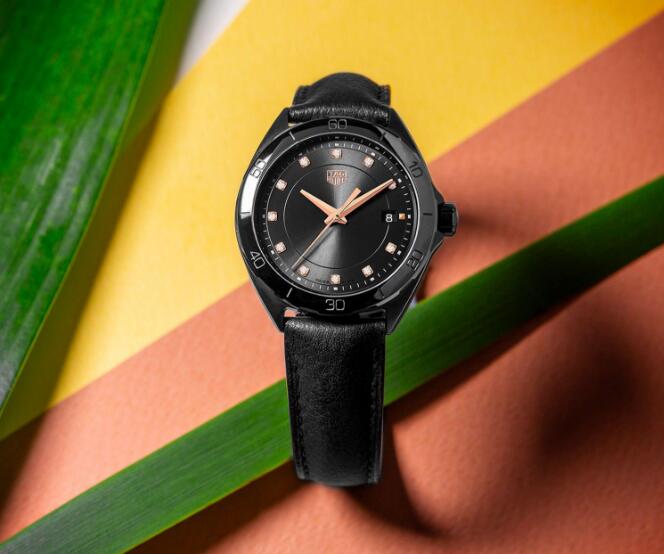 The integrated black tone of this TAG Heuer for women combines the fashion with elegance perfectly.