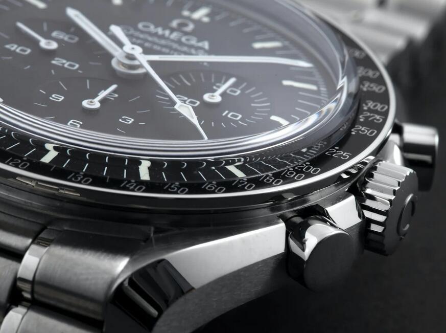 What Cheap Swiss Replica Watches Is On Roger Smith’s Wrist?